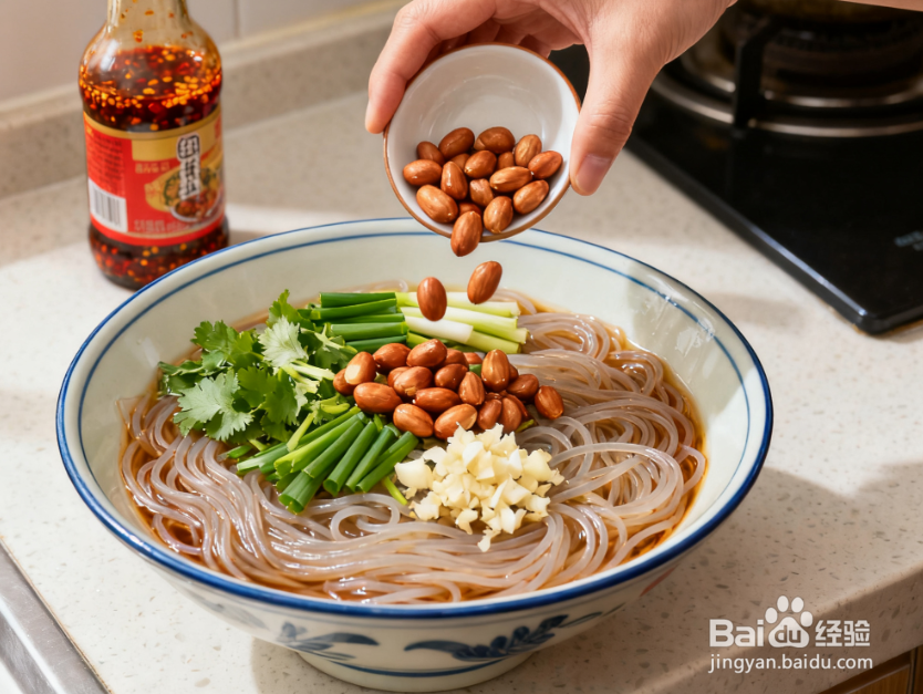 酸辣粉的家常做法:汤底够味、粉丝 Q 弹