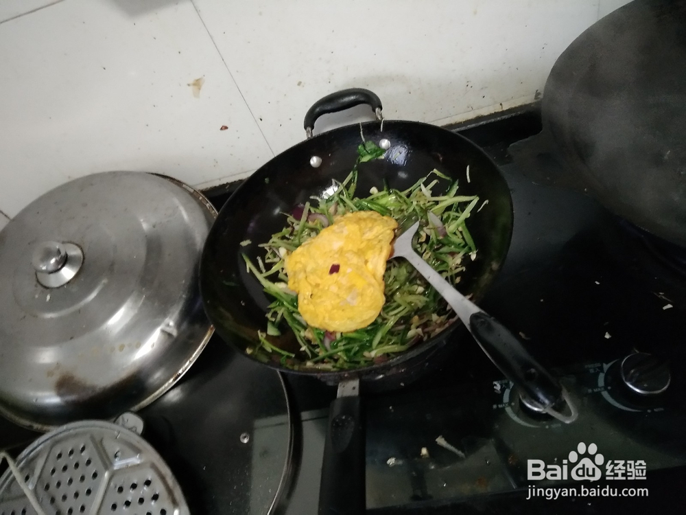 香菜黄瓜丝炒鸭蛋