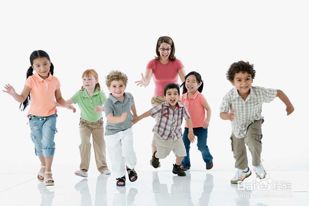 孩子在幼儿园被冷落了，家长应该怎么办