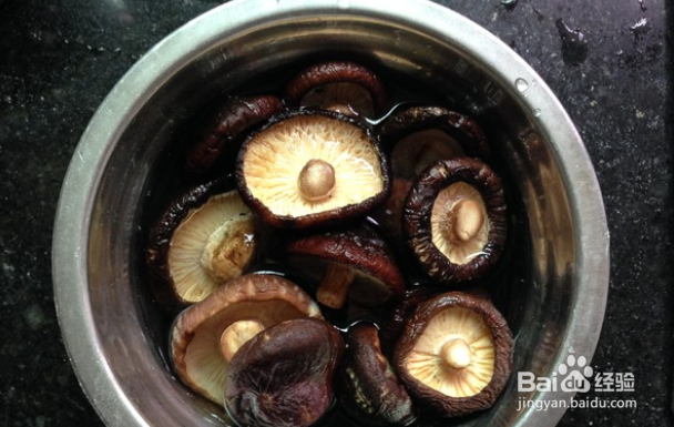 如何做出香菇肉末酱的步骤？