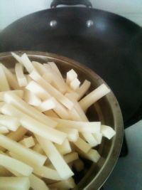 教大家菜心肉末汤年糕的做法