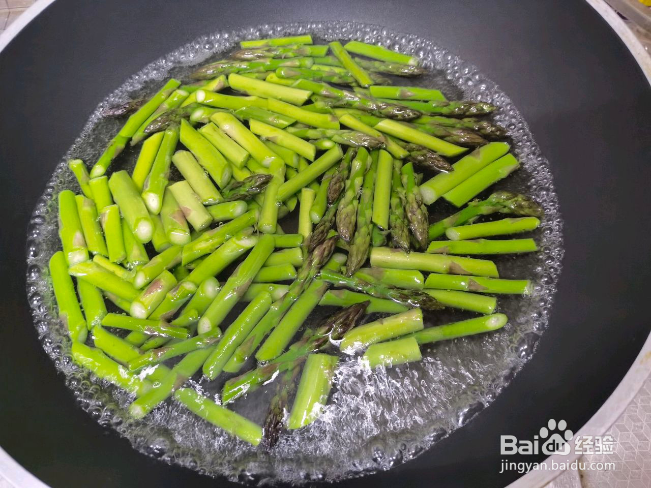 芦笋炒虾仁的做法