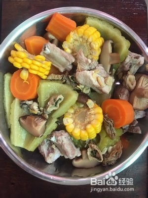 食补佳品鲜甜排骨苦瓜汤的做法