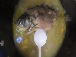 鲫鱼鸡蛋汤怎么做
