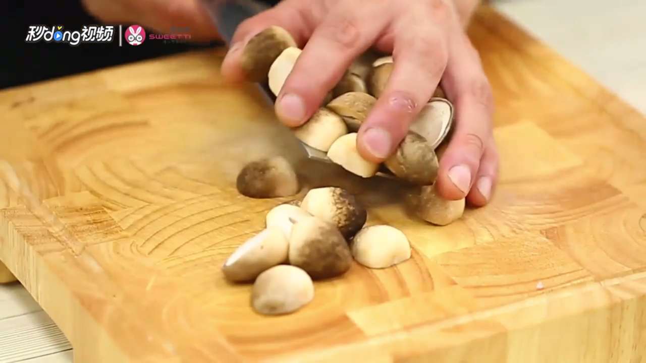 新年美食菌菇鱼头王怎样做