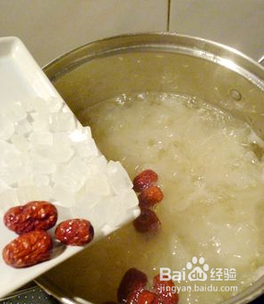 一款秋季养生汤-菠萝银耳羹