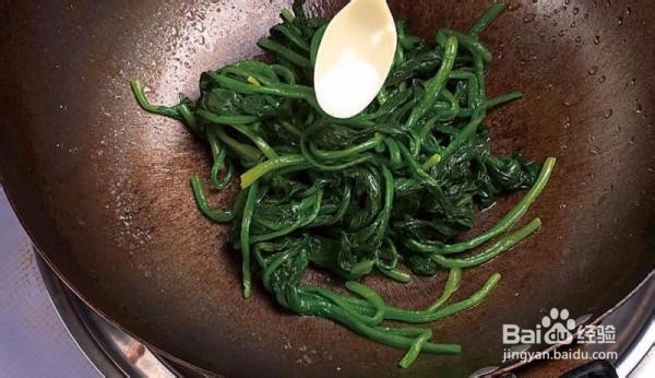 金银蛋浸菠菜的做法