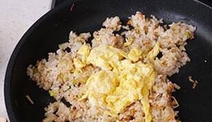 韩式鸡蛋炒饭