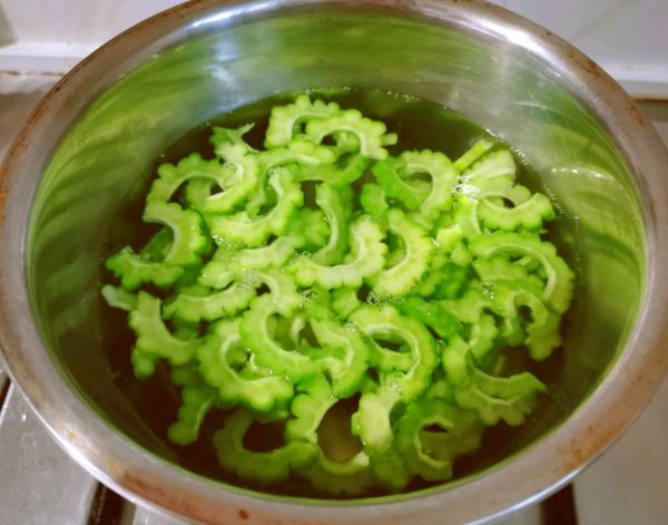 沙拉汁拌银耳蔬菜