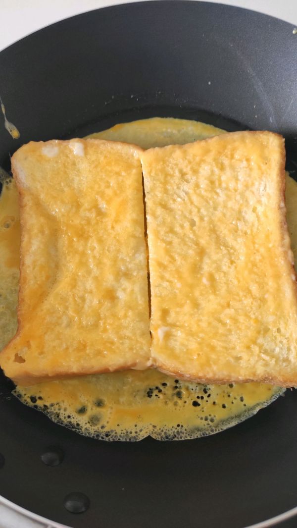 奶香草莓鸡蛋吐司