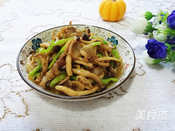 五花肉炒鲜蘑