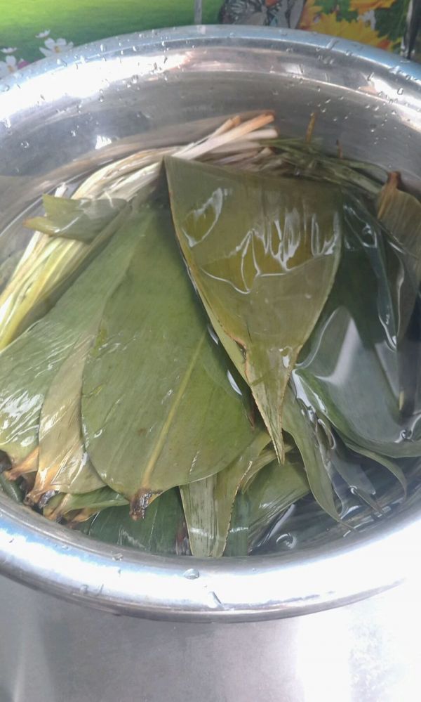 红豆红枣黑米粽子