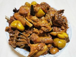 板栗烧鸡的做法