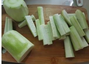 丝瓜这样做，简单又营养