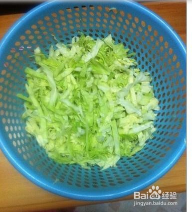 卷心菜怎样炒肉丝好吃
