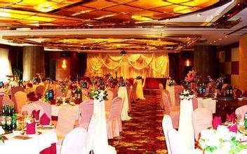 四季婚宴桌布搭配 不同季节如何选酒店婚礼桌布