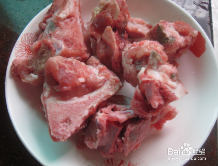 家庭自制花生排骨莲藕汤