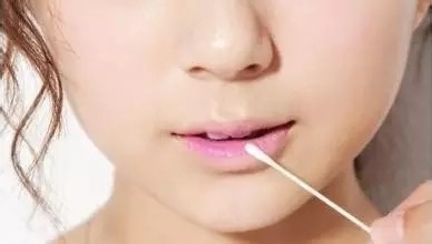 唇部护理小步骤需要掌握的小技巧