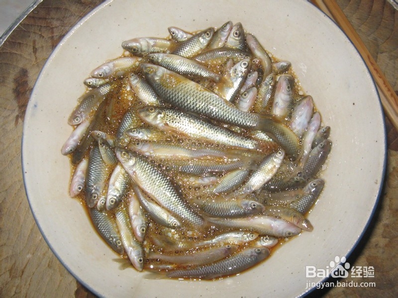 剁辣椒炒河鱼仔