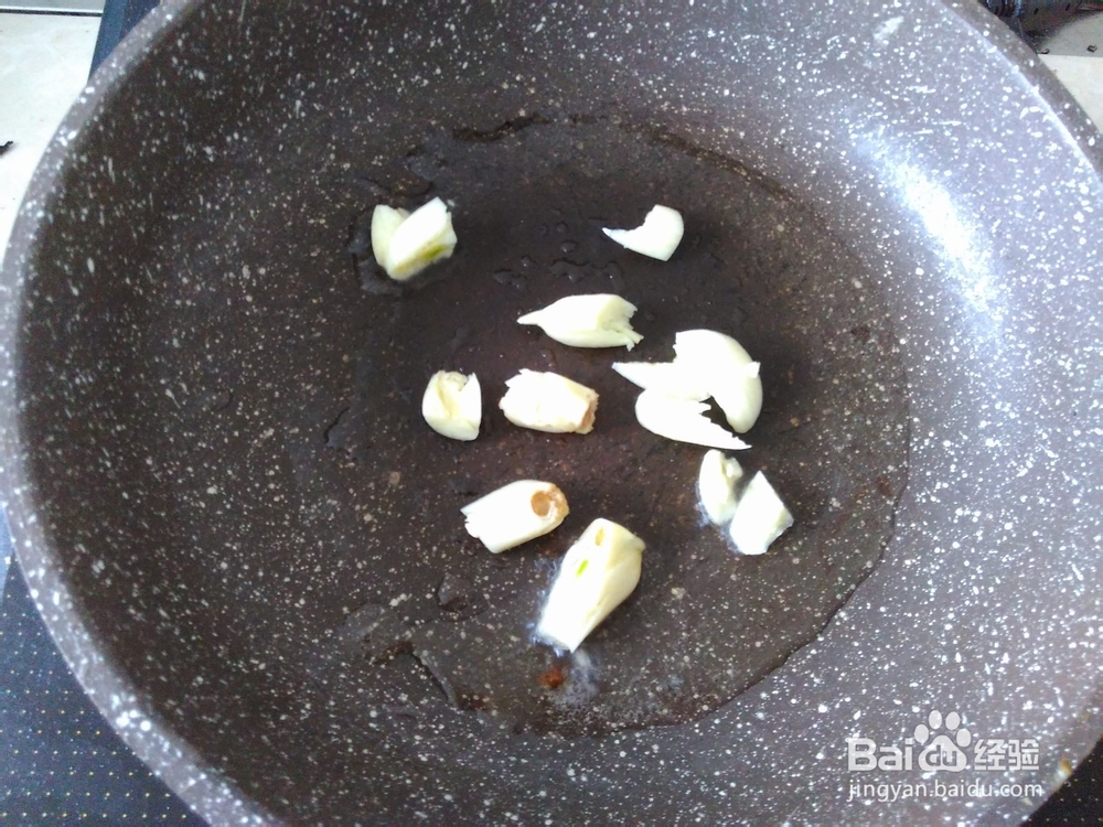 花生青椒爆蚕蛹的做法