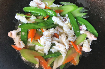 三蔬鱿鱼卷的美味做法