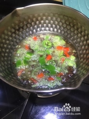 家常泡椒酸汤田鸡