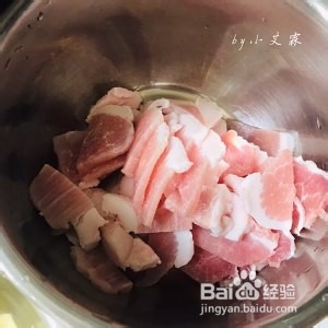 食补佳品白菜五花肉炖冻豆腐