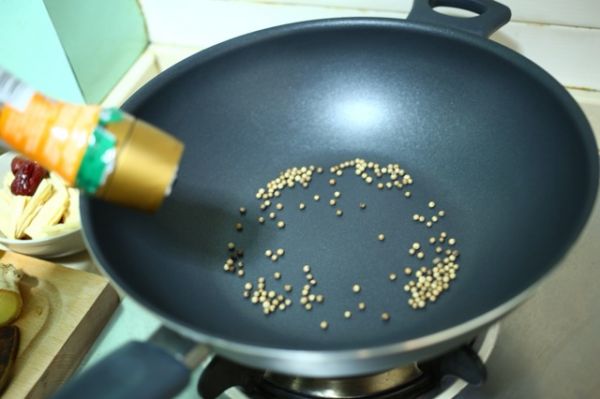 白果腐竹猪肚汤