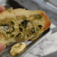 比饼干还好吃的蒜香烤馒头