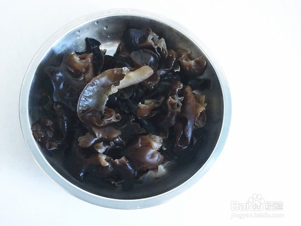 木耳炒白菜的做法