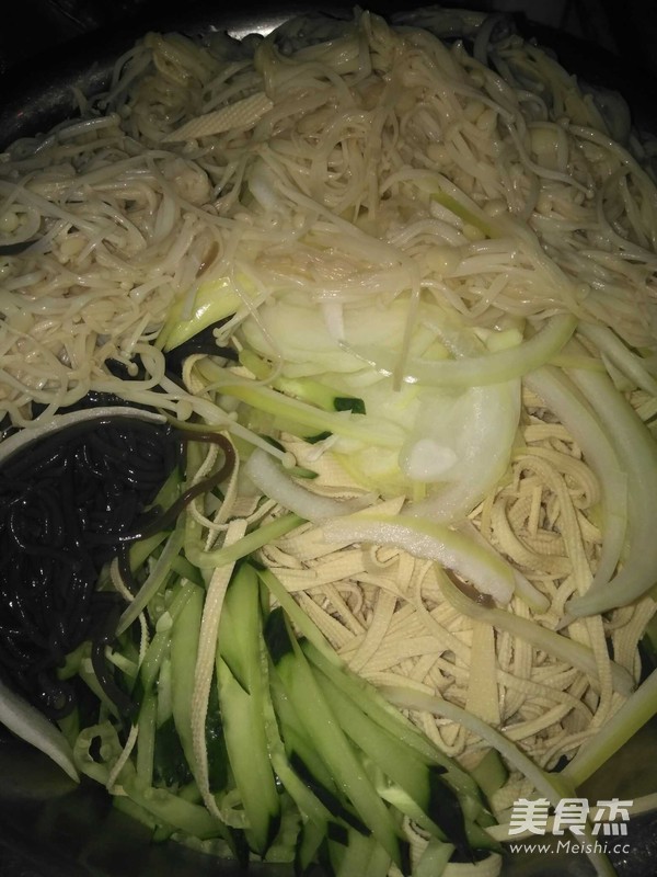 捞拌金针菇的做法
