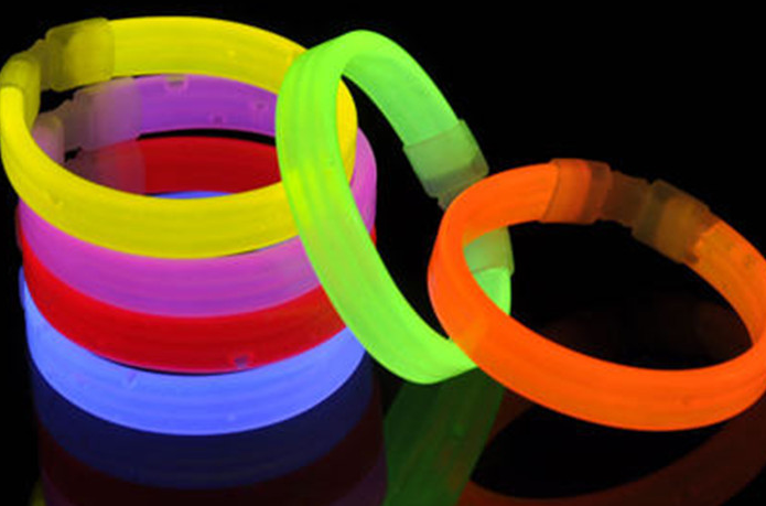 pe荧光是什么颜色