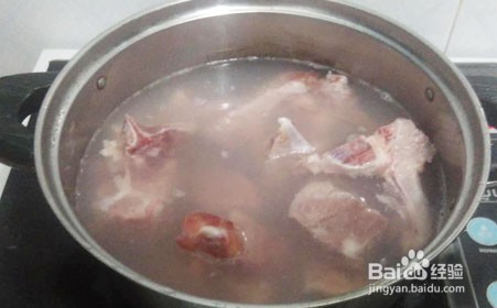 如何简单的做广式靓汤，苦瓜胡萝卜玉米猪骨汤