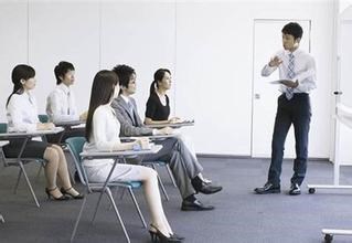 如何在职场中快速脱颖而出