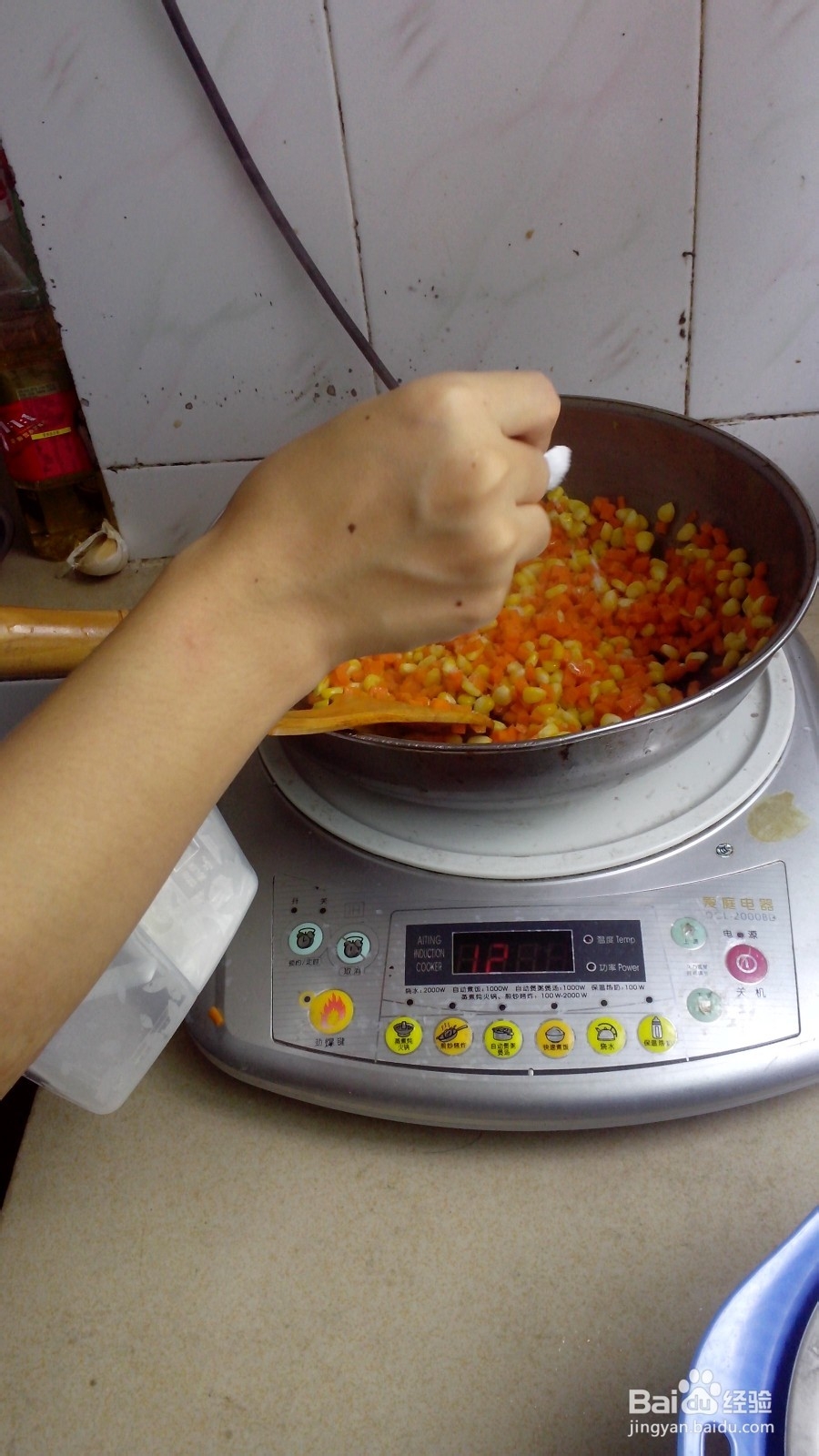 玉米粒、红萝卜炒火腿