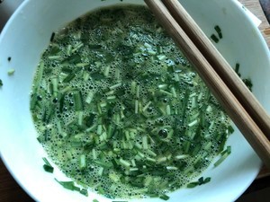 平底锅煎韭菜饼的做法