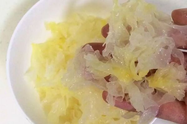 牛奶桃胶银耳羹