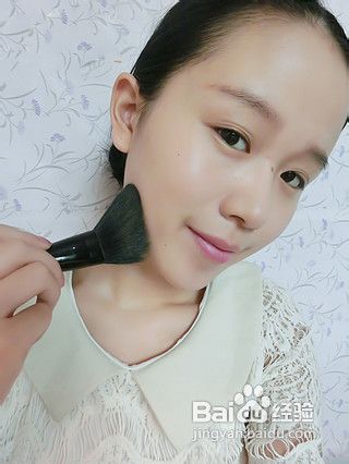 约会前如何给自己化妆？