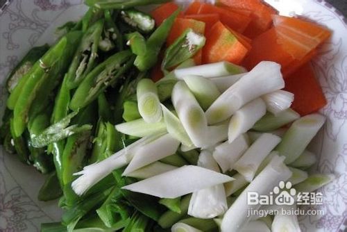 美味午餐:蒜白爆炒羊肉的做法