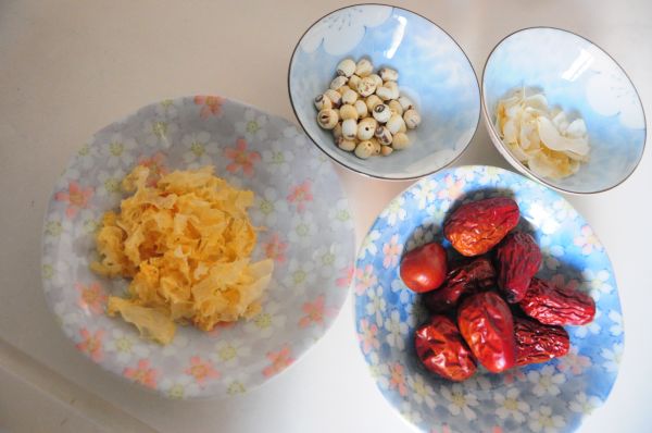 银耳红枣百合羹