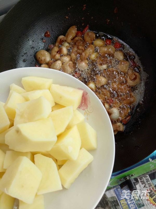 砂锅肥肠的做法