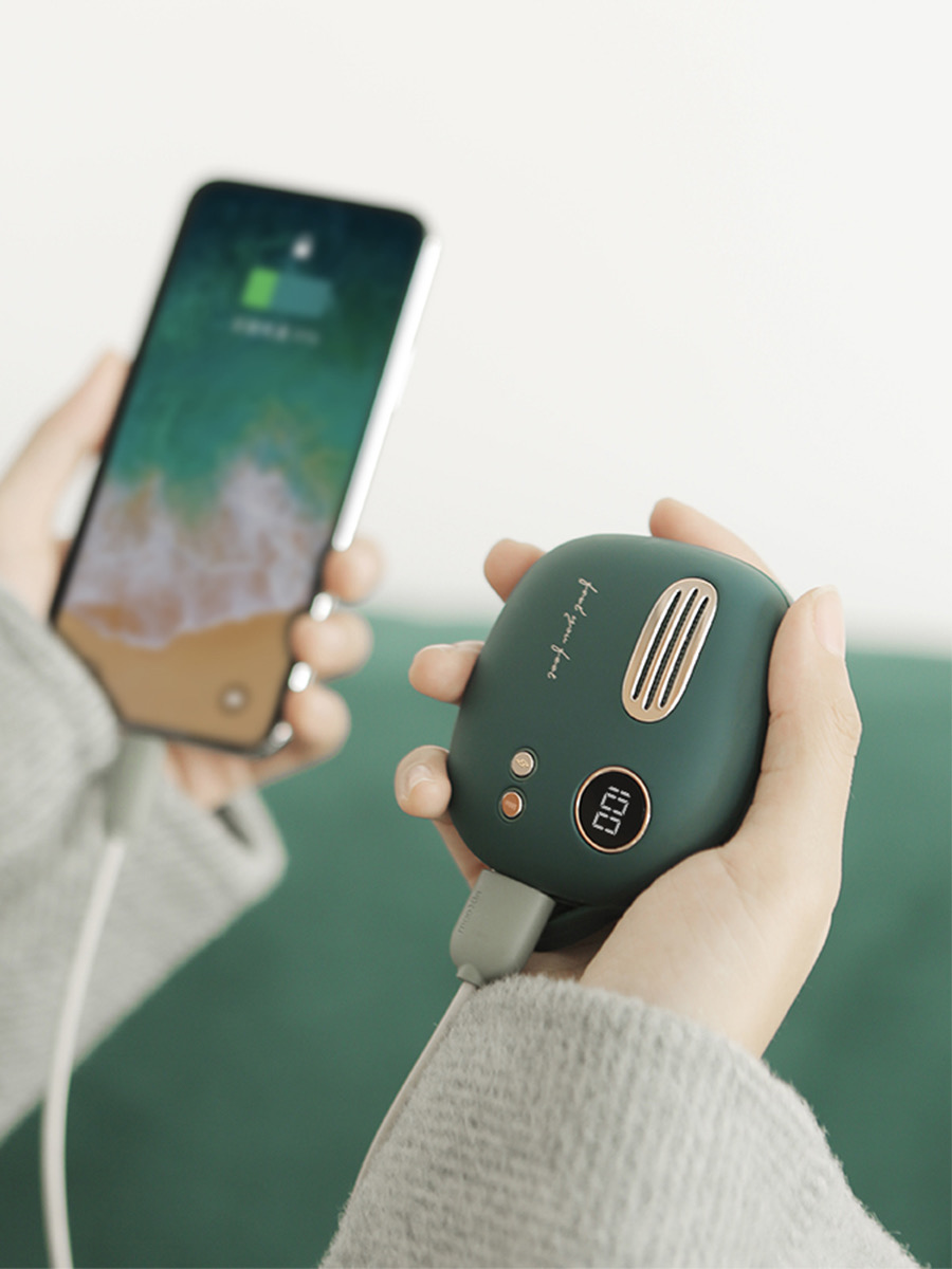 高颜值的充电宝来啦，再也不用担心手机突然没电了