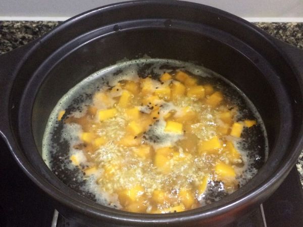 南瓜黑芝麻藜麦粥