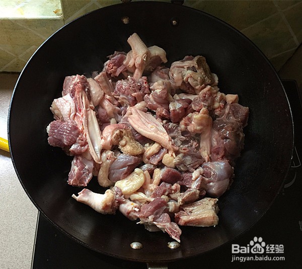 如何做出好吃的砂锅鸭肉煲