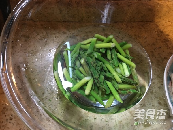 培根芦笋的做法