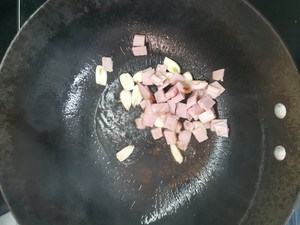 香辣鲜虾培根炒意面的做法