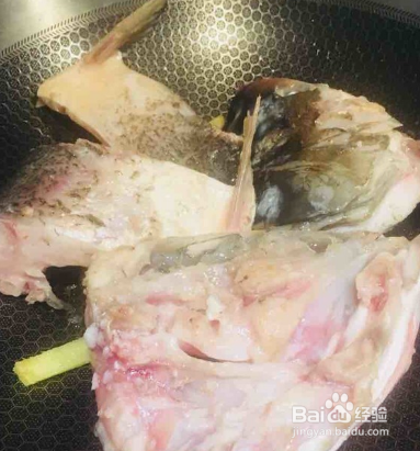 简易版鱼头炖粉皮