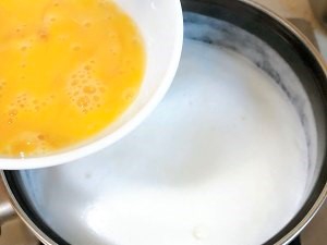 鸡蛋牛奶热汤