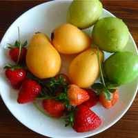 草莓柠爱鲜榨果汁的做法步骤