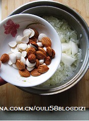 杏仁雪梨银耳汤